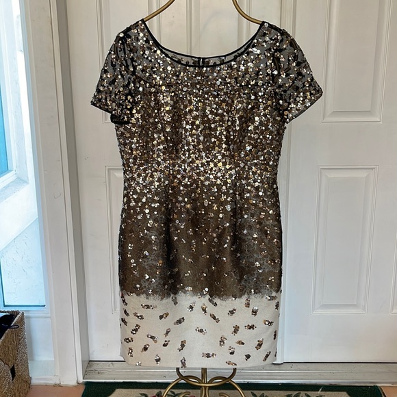 Carolina Herrera Dresses & Skirts - Carolina Herrera Gold and Ivory Sequin Midi Dress with Short Sleeves